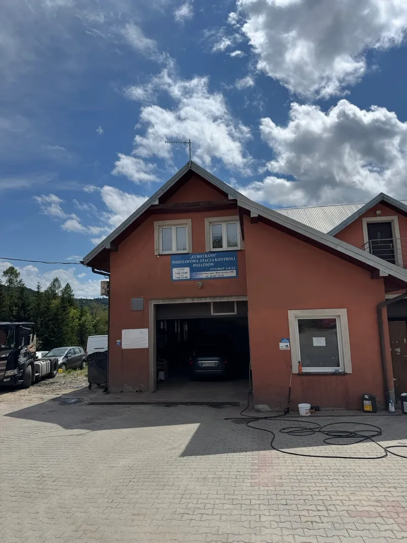 Siedziba EUROTRANS z tablicą Stacji Diagnostycznej